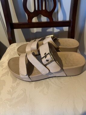 Vionic Rio Beige Cork Wedge Sandals Comfort Arch Support Size 7